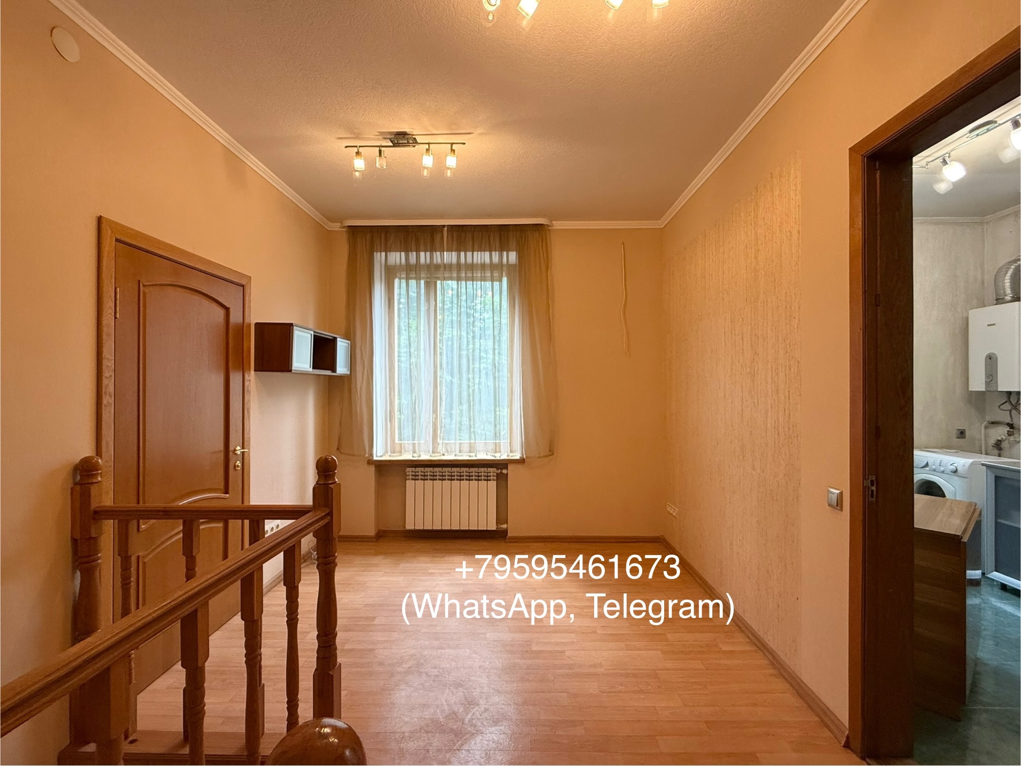 ‼️ ‼️ Продам ДВУХЭТАЖНУЮ большую (70 кв.м) 2-комн. квартиру в Луганске, ул. Карла Либкнехта, рядом с Парком 1 мая! 2/3-эт., 70/30/27. Не угловая. 1-й этаж - кухня-гостиная (27 кв.м), 2-й этаж - большой совмещенный с/у (12 кв.м) с ванной и душевой кабиной, спальня с балконом и проходная комната с лестницей. По...