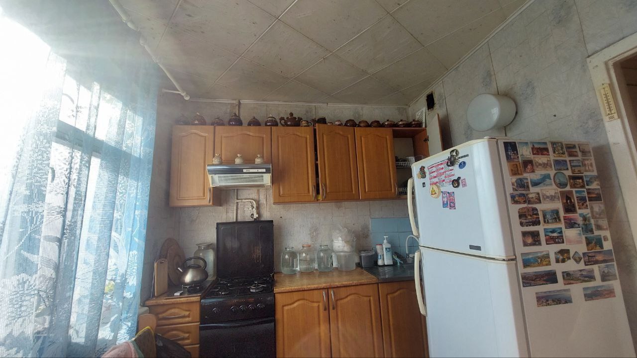 Продам 3х комнатную квартиру на кв . 50 лет Октября. Г. Луганск, Жовтневый район. 4/9 эт Общая площадь 73 м². Жилое состояние. Отопление центральное. Лоджия, балкон застеклены. Окна деревянные, в зале м/п. Сан узел раздельный. Отличное расположение - Рядом школа, садик, с/м, магазины, парк, остановка обществе...