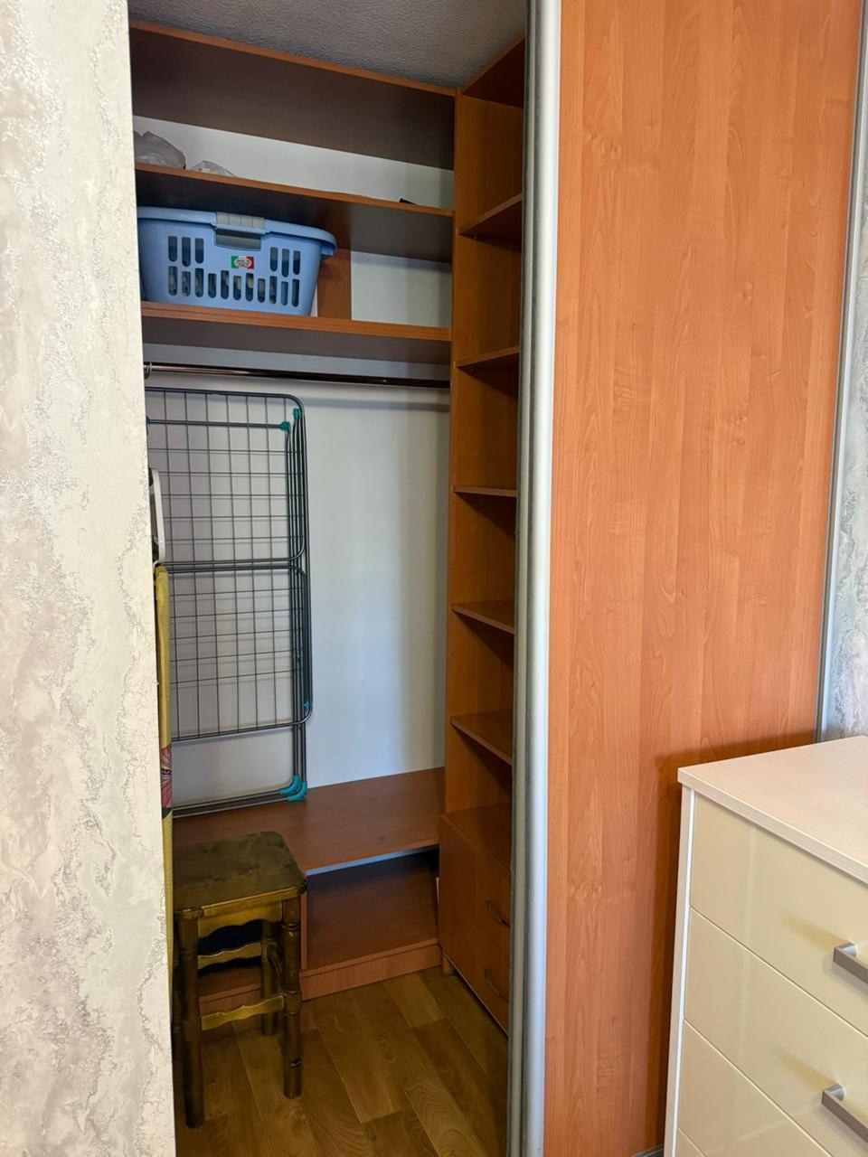 Продам дом . Жовтневый район. Ул.Чкалова 4комнаты Площадь 57м2 Отличное место. Дом под Кап.ремонт к сделке Земля не приват 3млн 7959 1660026 7959 029 80 70