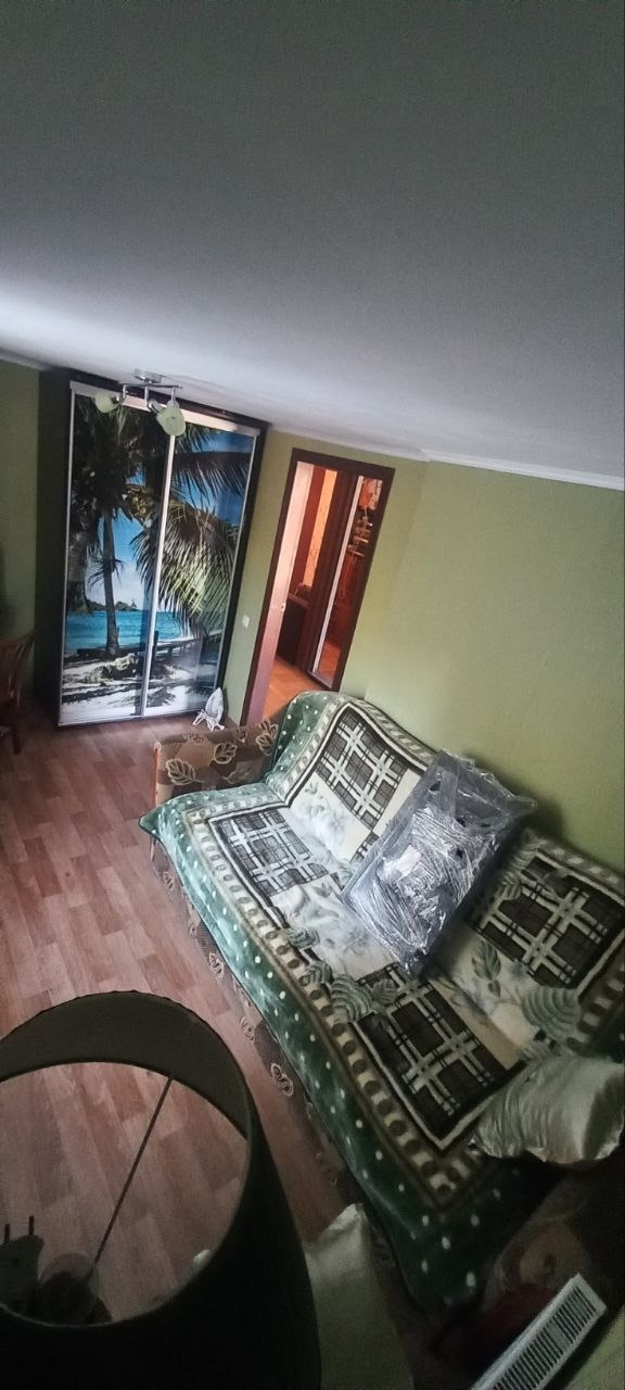 🗝️Продается большой теплый дом в Брянке (Криворожье пер. Железнодорожный)🗝️ 🔵большой земельный участок 🔵 дом газифицирован 🔵хороший ремонт, светлые комнаты 🔵автономное отопление 🔵Современная мебель в хорошем состоянии 🔵пластиковые окна по всему дому 🔵в летней кухне также хороший ремонт 🔵крыша перекрыта, хоз....